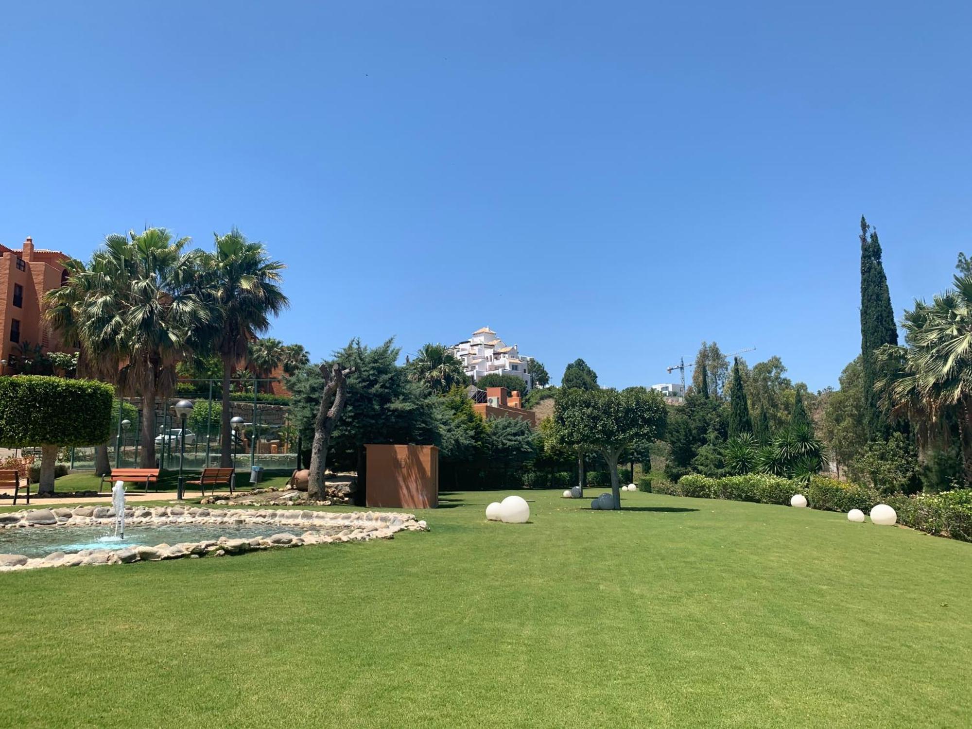 Views Golf Btw Benahavis Marbella & Appartement Estepona