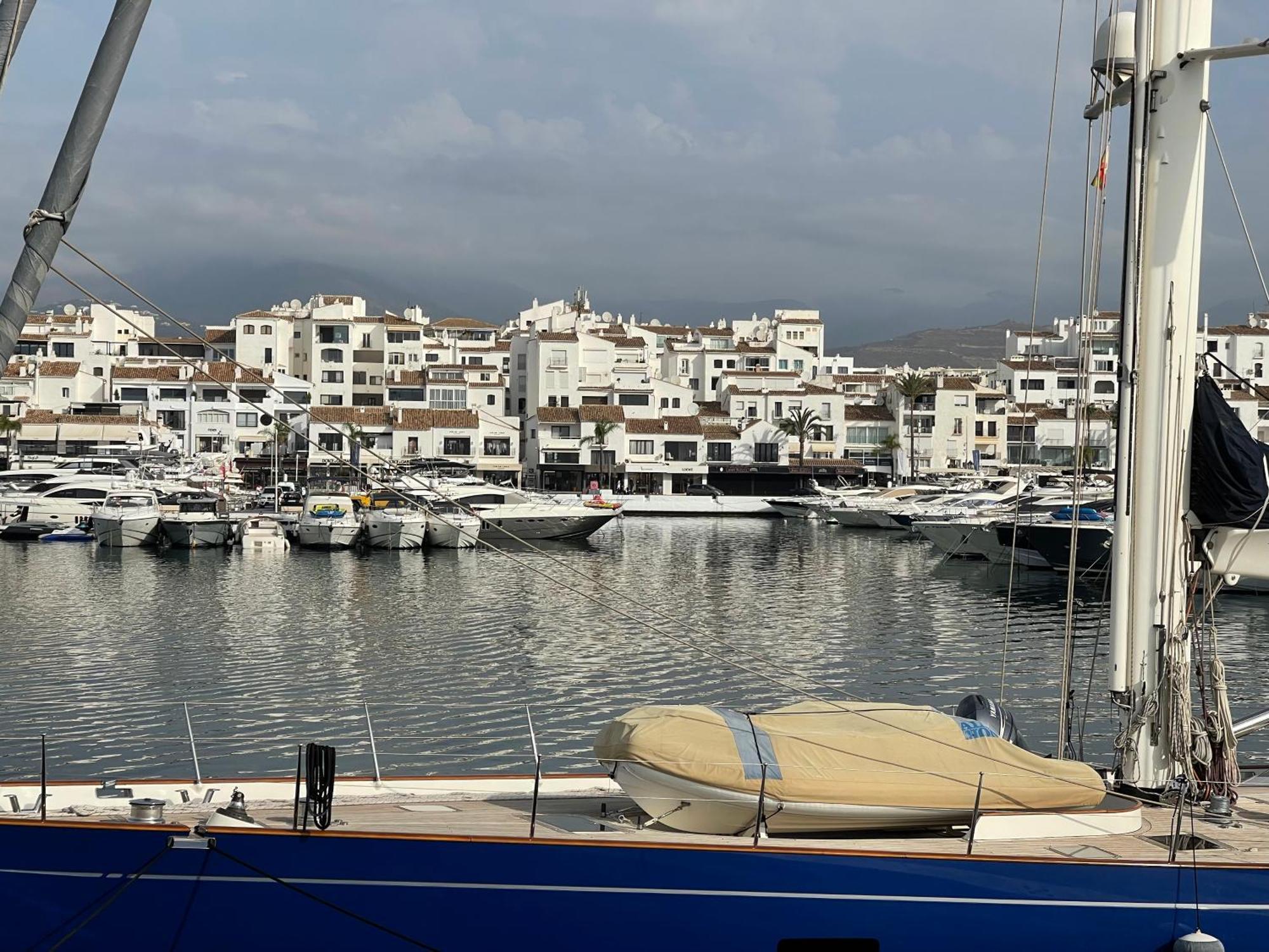 Views Golf Btw Benahavis Marbella & Appartement